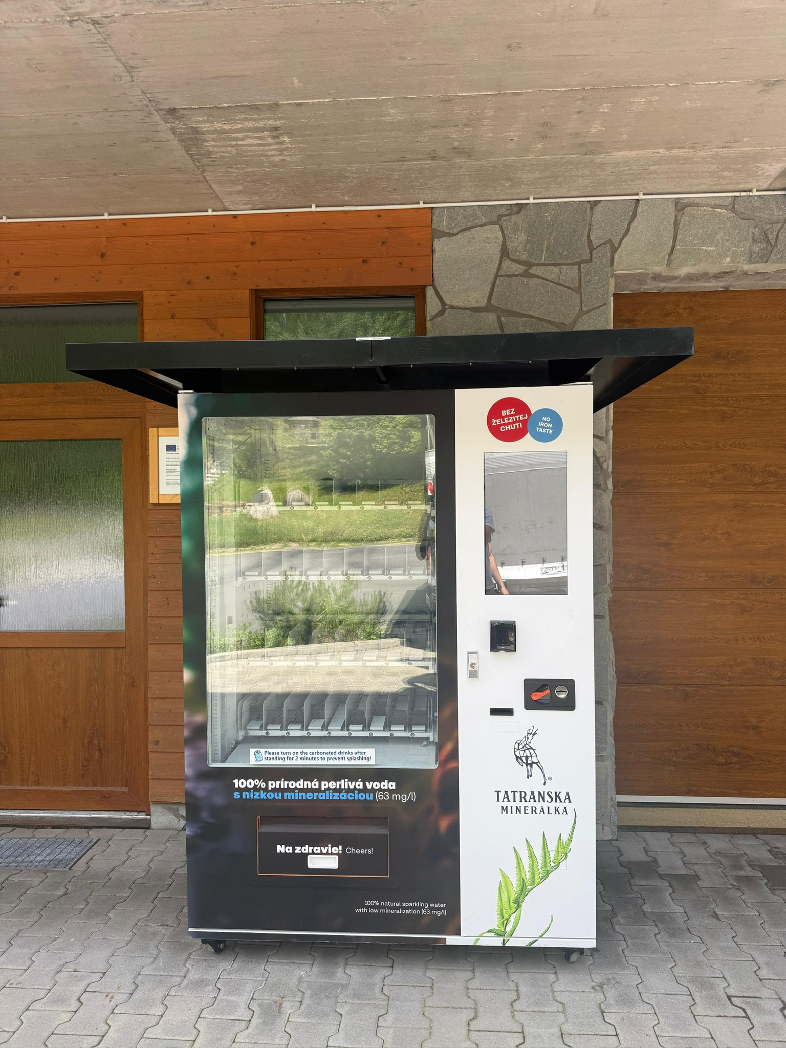 PRODEJNI-AUTOMAT-NA-MINERALNI-VODU-CENTRUMO-TATRANSKA-MINERALKA2